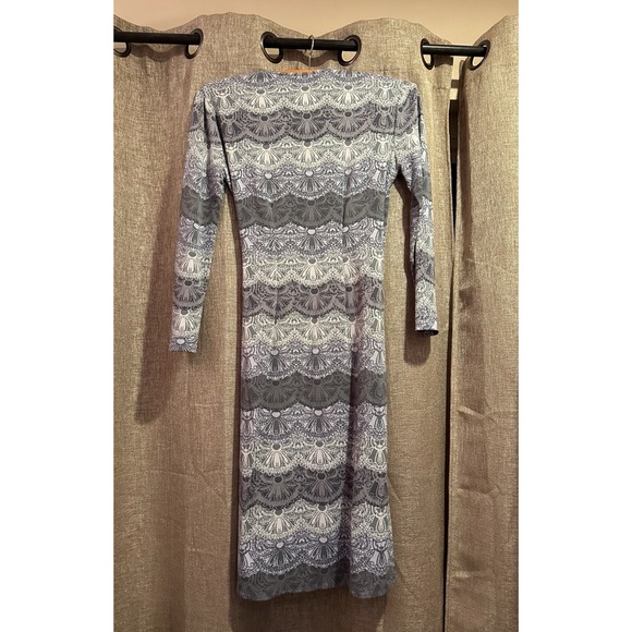 Like New BCBGMaxAzria Women's Grey and White Patterned Long Sleeve Dress - Picture 2 of 2